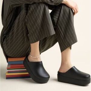 Crocs Dylan Shoes Womens Size 7 Platform Clogs Black Slip On